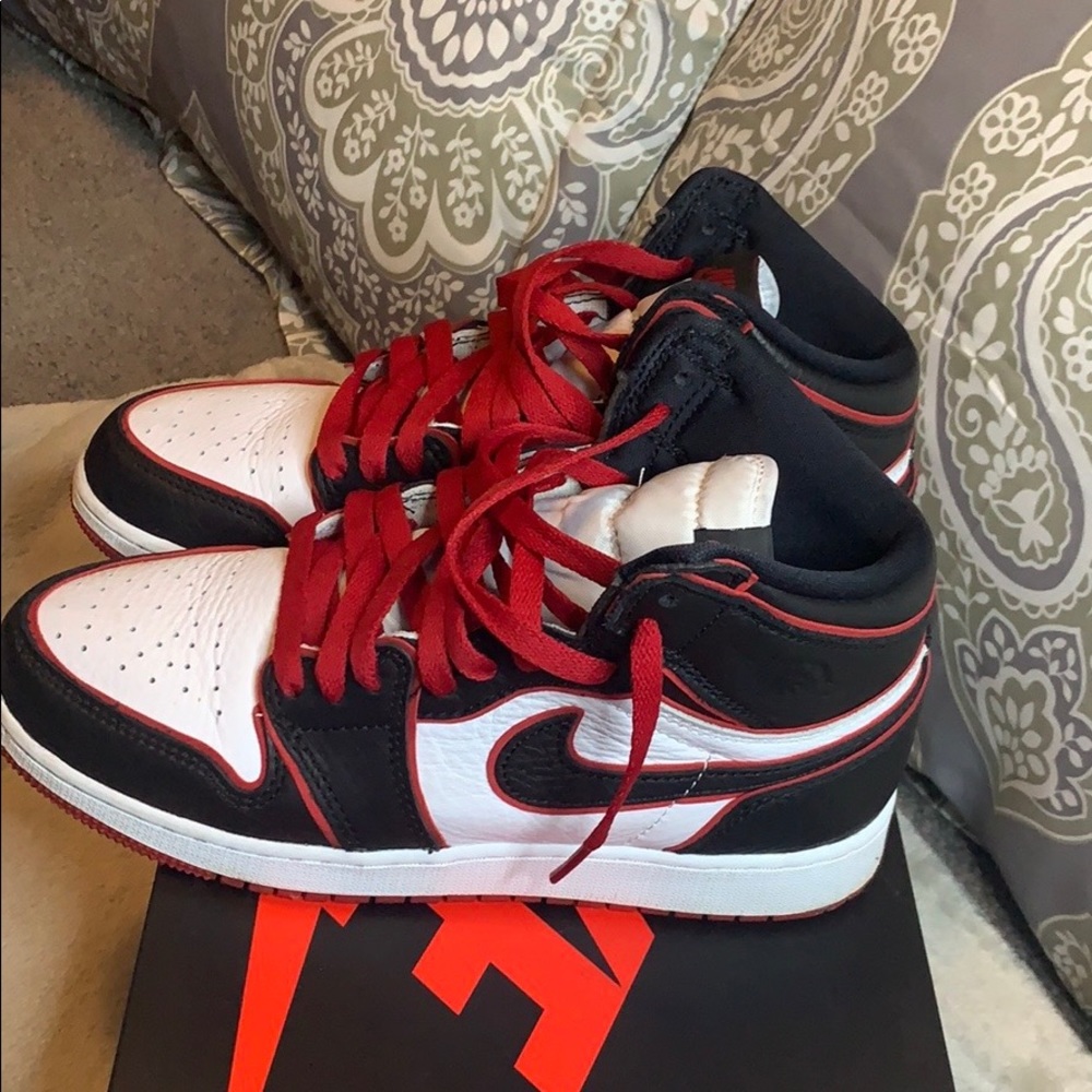 Air Jordan 1 high OG Bloodline ‼️‼️‼️ NO TRADES‼️